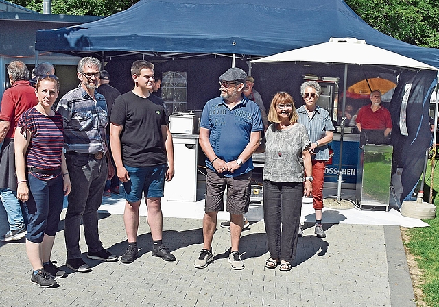 Der KTZV-Vorstand präsentiert sich am Ausstellungsgelände, links Präsidentin Sandra Vogt.
