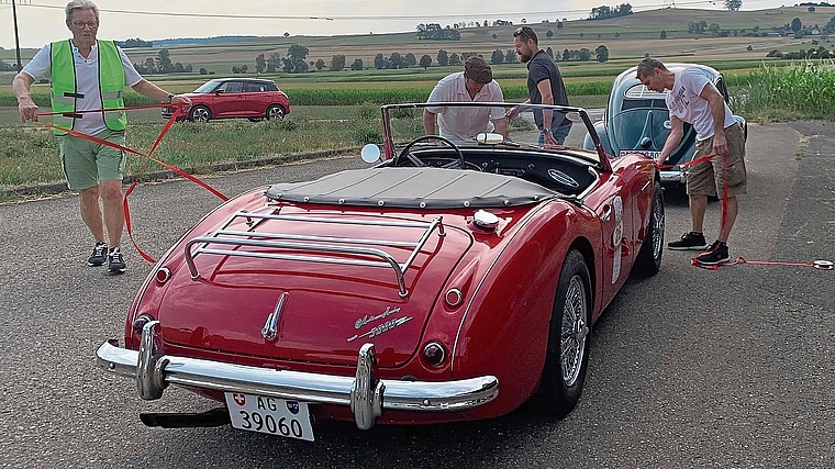 Rund 40 Oldtimer nahmen an der Ausfahrt teil.Bild: zvg