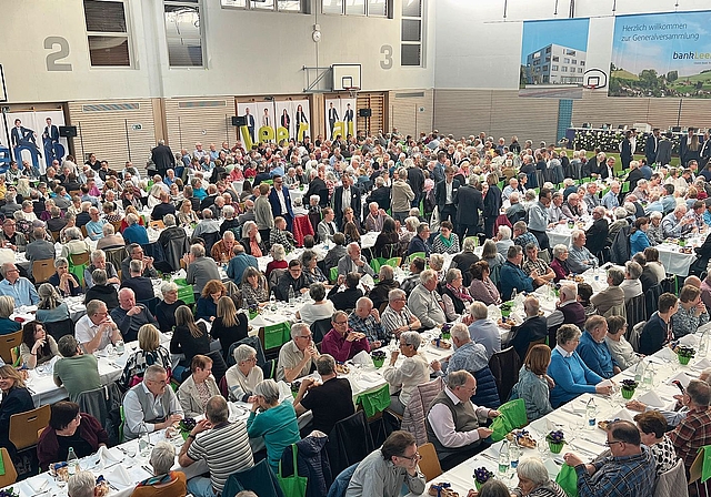 Imposante GV der Bank Leerau in der Sporthalle Schöftland mit über 600 Gästen.Bilder: KF