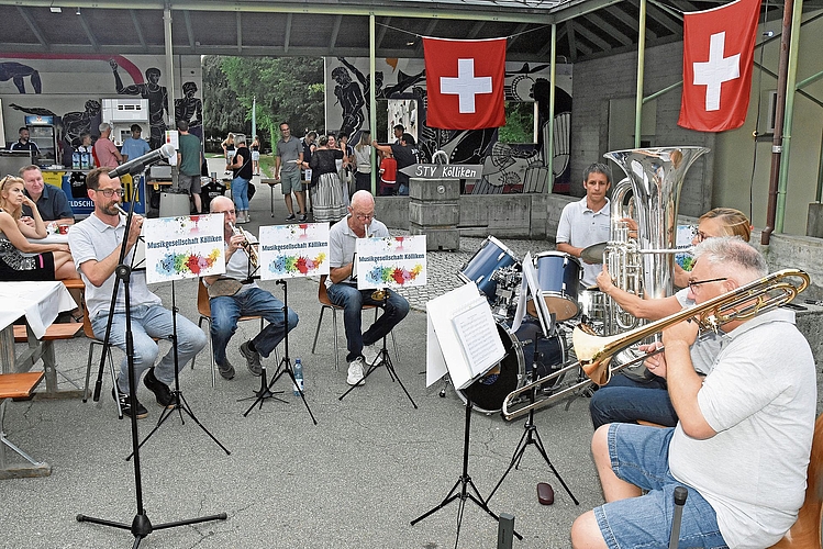 Die Musikgesellschaft Kölliken gehört zur Bundesfeier wie ein Cervelat. Die Musikgesellschaft Kölliken gehört zur Bundesfeier wie ein Cervelat.