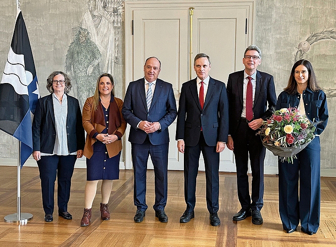 Stand heute sieht die Aargauer Regierung ab 1. Januar 2027 wie folgt aus (von links): Staatsschreiberin Joana Filippi und die Regierungsrätinnen und Regierungsräte Martina Bircher (SVP), Markus Dieth (Die Mitte), Jean-Pierre Gallati (SVP, Dieter Eg Stand heute sieht die Aargauer Regierung ab 1. Januar 2027 wie folgt aus (von links): Staatsschreiberin Joana Filippi und die Regierungsrätinnen und Regierungsräte Martina Bircher (SVP), Markus Dieth (Die Mitte), Jean-Pierre Gallati (SVP, Dieter Egli (SP) und Maja Riniker (FDP, neu).