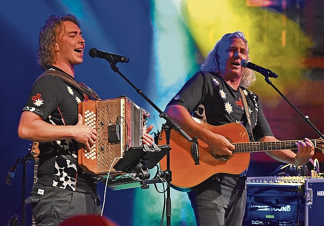 Das Duo ChueLee sorgte am Samstag für beste Stimmung am Sommernachtsfest.Bild: ran