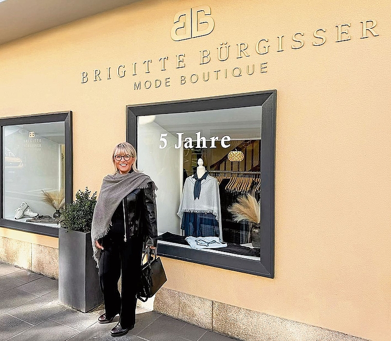 Was als persönlicher Traum begann, feiert nun sein erstes kleines Jubiläum: Seit fünf Jahren empfängt die Mode Boutique Brigitte Bürgisser ihre Kundinnen mitten in der Aarauer Altstadt. Bild: ZVG