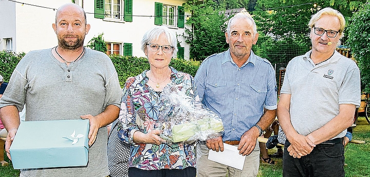 Gemeindeammann Martin Goldenberger (rechts) würdigte Christian Tanner, Marianne Goldenberger und Gotthold Müller für ihr Wirken zu Gunsten der Gemeinde.Bild: ST.