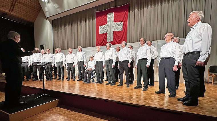 Der Männerchor Buchs trat festlich gekleidet auf.Bild: Daniel Willi