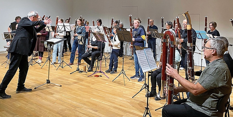 Ein einmaliges Klangerlebnis: Das Gesamt-Fagottorchester der Fagottiade beim Schlusskonzert im KuK Aarau.Bild: Patrik Lüscher