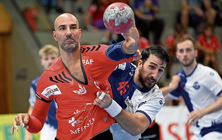 João Ferraz verlässt den HSC Suhr Aarau nach sechseinhalb Jahren – der portugiesische Rückraumspieler prägte das Team als Führungsspieler und erzielte über 560 QHL-Tore.Bild: Alex Wagner