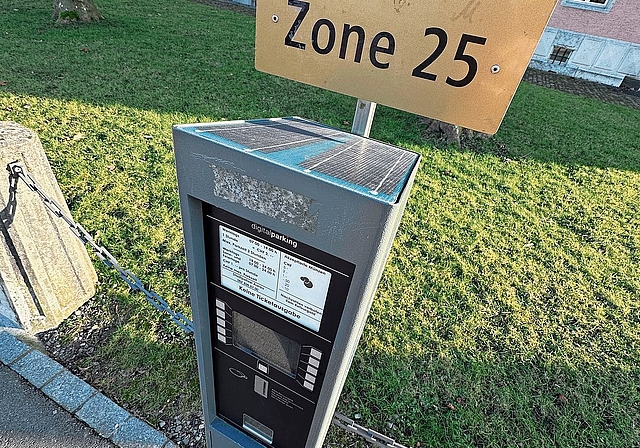 Die Golduhr an der Laurenzenvorstadt in Aarau. Bild: RAN