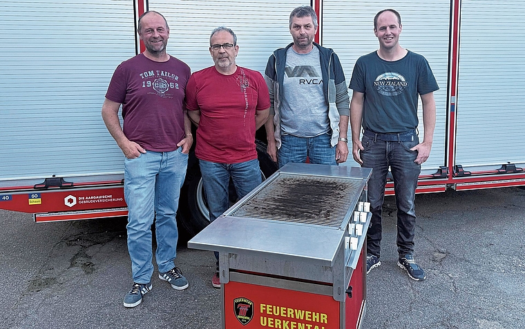 Der Vorstand des Feuerwehrvereins Uerkental (von links): Andreas Kyburz (Kassier), Chömi Hunziker (Präsident), Thomas Hunziker (Vizepräsident), Yves Sommer (Kommandant). Es fehlt Aktuar Jann Grädel.Bild: FWVU