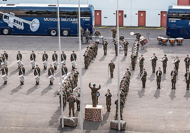 Noch ist die Schweizer Militärmusik in Aarau zu Hause: Ab 2032 wird das Kompetenzzentrum nach Bern verlegt. Mit dem Wegzug verliert der Waffenplatz Aarau nach über 115 Jahren ein prägendes Stück seiner Geschichte.Bild: E. BORNET/ZVG