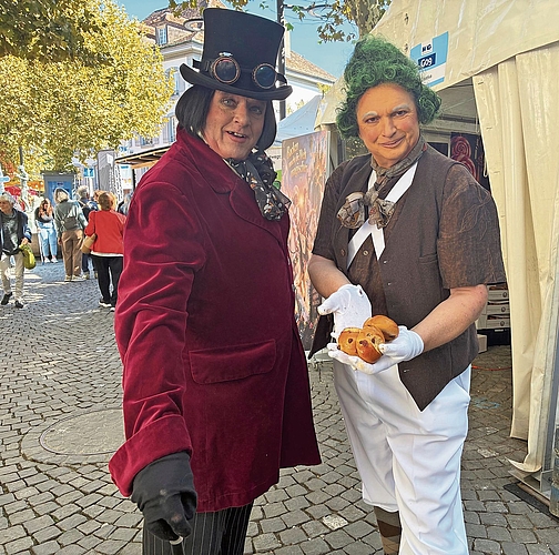 Willy Wonka und Umpalumpa lockten mit Schoko-Brötchen zur Creativa26. Willy Wonka und Umpalumpa lockten mit Schoko-Brötchen zur Creativa26.