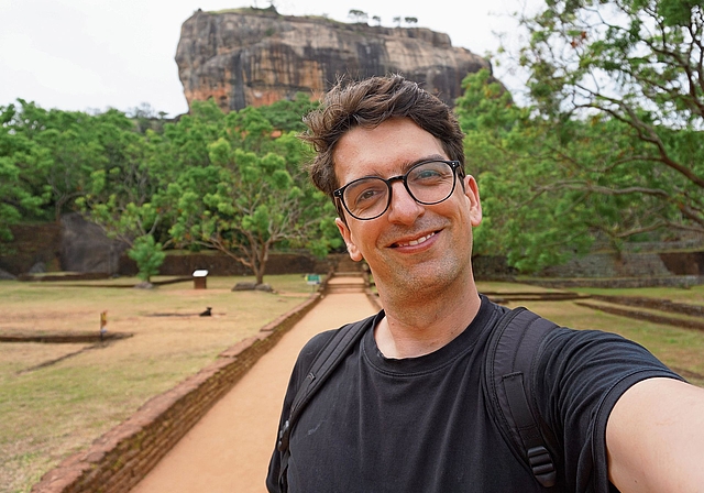 Ramon Pulver, Initiant des Geografie-Podcasts «Stadt Land Fluss», unterwegs in Sri Lanka. Auf seinen Reisen sammelt der 38-Jährige Eindrücke und Erfahrungen, die in seine digitalen Exkursionen einfliessen. Bild: ZVG
