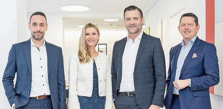 Christian Schetty, Leiter Unternehmensentwicklung, Mitglied der Bankleitung, Carola Häfelin, Leiterin Services und Kredit, Mitglied der Bankleitung, Stefan Schenkel, Vorsitzender der Bankleitung, und Roger Schranz, Leiter Markt, Mitglied der Banklei