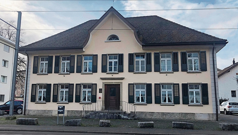 Für das alte Oberentfelder Gemeindehaus wird ein neues Architekturbüro gesucht.Bild: Katja Schlegel