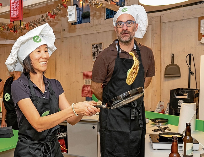Über 100 Gäste waren am Retro-Abend beim Eniwa-Kochhüsli.Bild: Foto Basler /Eniwa Über 100 Gäste waren am Retro-Abend beim Eniwa-Kochhüsli.Bild: Foto Basler /Eniwa