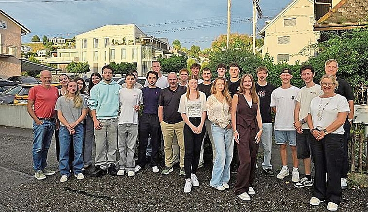Jungbürgerinnen und Jungbürger sowie Gemeinderat verbrachten gemeinsam einen interessanten Abend.Bild: zvg