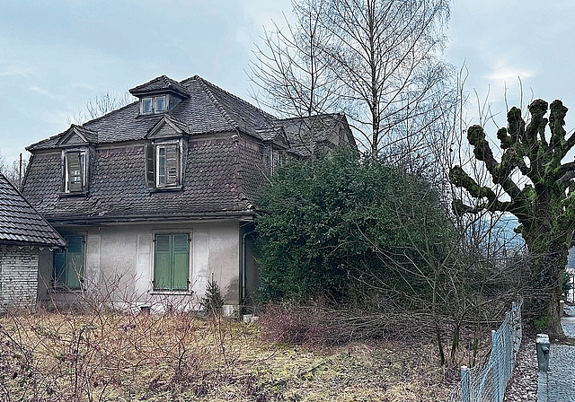 Das «Wibrusa-Haus» in Safenwil soll abgerissen werden. auf dem Gelände soll es eine Wiese geben. Bild: RAN