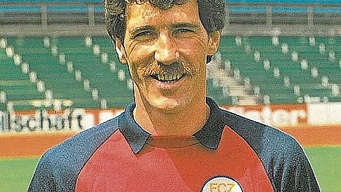 Autogrammkarte aus seiner Zeit beim FC Zürich: Hermann «Mäne» Rufli als erfahrener Rückhalt des Stadtclubs und zweiter Torhüter hinter Karl Grob.