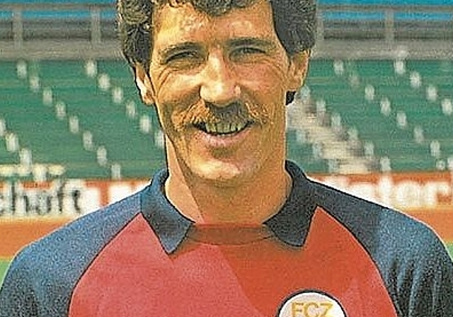 Autogrammkarte aus seiner Zeit beim FC Zürich: Hermann «Mäne» Rufli als erfahrener Rückhalt des Stadtclubs und zweiter Torhüter hinter Karl Grob.