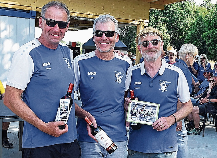 Ungeschlagen zum Turniersieg: Christian Neff, Bruno Neuhold und Urs Schmid aus Erlinsbach gewannen den Wytropfe-Cup auf der Anlage des Pétanque Club Entfelden.Bild: zvg