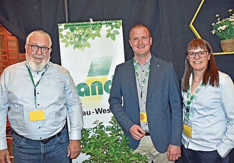 Verwaltungsratspräsident Lukas Felix Gautschi stellte den neuen Verwaltungsrat Hans Dormann vor, rechts Manuela Schmidig, Vorsitzende der Geschäftsleitung Landi Aarau-West AG.Bilder: Alfred Weigel
