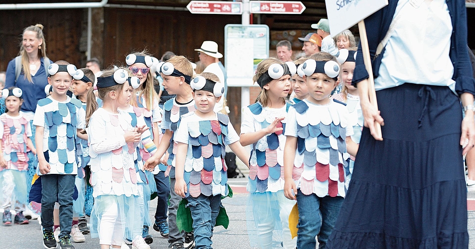 Als Fische verkleidet präsentierte sich der Kindergarten Schlossrued.Bilder: KF Als Fische verkleidet präsentierte sich der Kindergarten Schlossrued.Bilder: KF