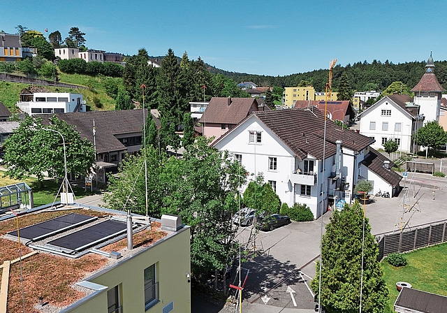 Das «Central» und das links davon liegende gelbe Haus sollen zwei Neubauten weichen.Bild: Martin Zürcher