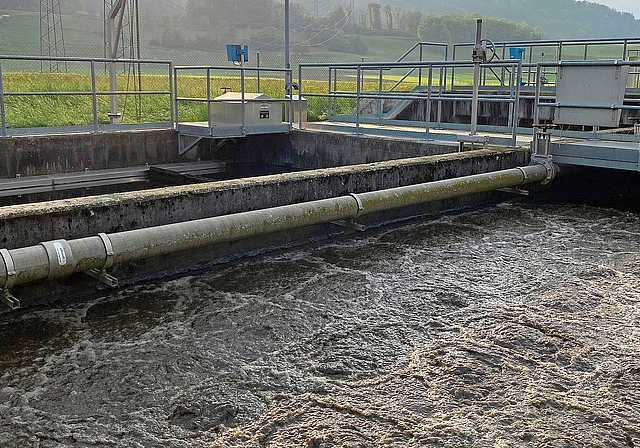 Die ARA Suhrenmoos des Abwasserverbands Reitnau-Moosleerau: Mehrere Tonnen Zementschlamm und Sand richteten hier Schäden von rund 17’000 Fran-ken an.Bild: RAN