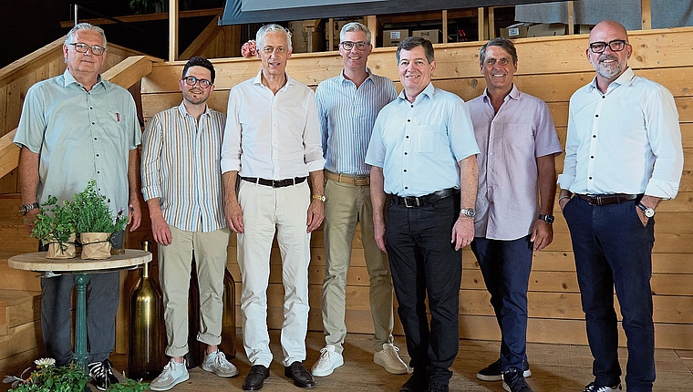 Der neue Vorstand mit (von links): Christoph Wyder, Jonas Hofmann, Peter Limacher, Daniel Knechtli, Hansruedi Häfliger, Christian Käser und Claudio Mazzei (es fehlen: Franziska Hunziker, Stefan Schellenberg).Bild: Davide Vinciguerra