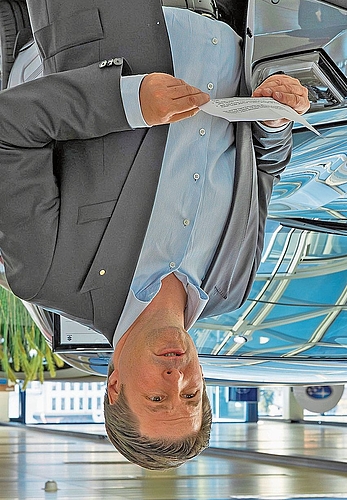 Geschäftsführer Laurent Wahli informierte über die aktuell gesunkenen Preise bei Fahrzeugen. Bilder: Regina Lüthi