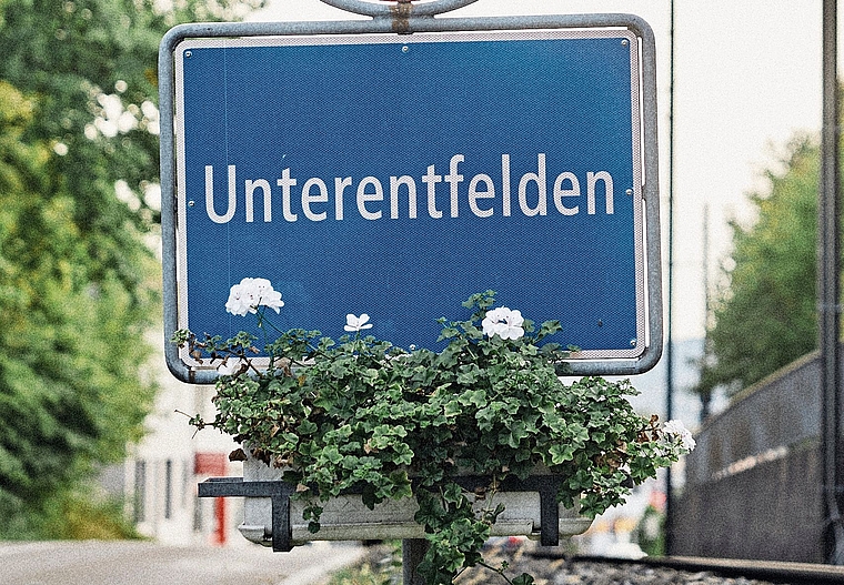 Noch präsentiert sich Unterentfelden blumengeschmückt – finanziell stehen der Gemeinde jedoch weniger rosige Zeiten bevor.Bild: Valentin Heli
