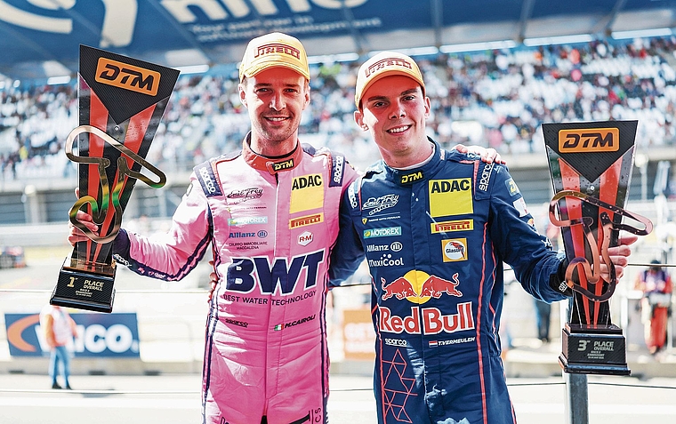 Erster Saisonsieg für Emil Frey Racing: DTM-Rookie Matteo Cairoli (links) triumphierte in Zandvoort, Teamkollege Thierry Vermeulen fuhr im zweiten Ferrari aus Safenwil auf Rang 3.Bild: Gruppe C Photography/ZVG