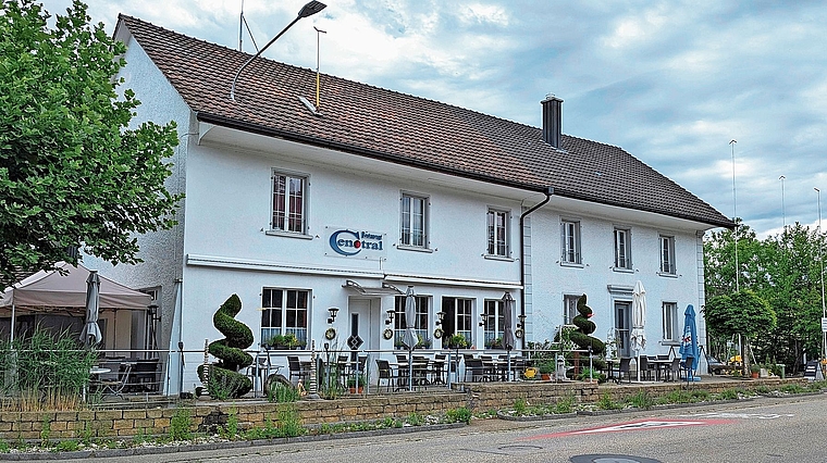 An der Gemeindeversammlung setzten sich einige Stimmberechtigte für den Erhalt des Restaurants Central ein.Bild: Laura Koller