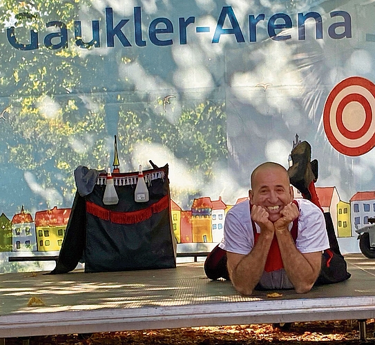 Posen für den Landanzeiger bei der Gaukler-Arena. Posen für den Landanzeiger bei der Gaukler-Arena.