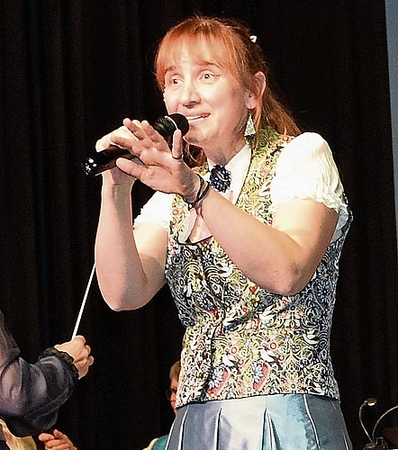 Nicht nur am Klavier: Manja Gautschi begleitete auch drei Stücke gesanglich.