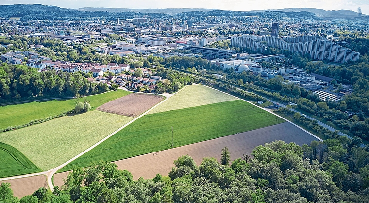 Das Gebiet Lähe/Salamatt, in welchem die neue Kläranlage gebaut werden soll. In der Bildmitte sieht man die bestehende Klär- und die Biogasanlage sowie weiter hinten die Telli-Überbauung.Bild: Dlovan Shaheri
