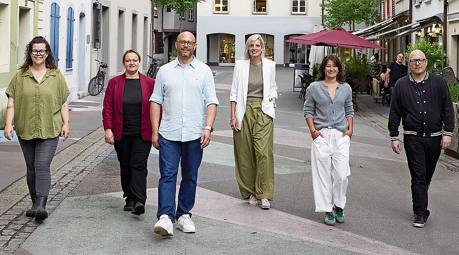Der Vorstand des Vereins Zentrum Aarau (von links): Cléa Maurer, Helena Husser, Mark Haldimann, Dominique Haslebacher, Mary Urech und Fredi Müller.Bild: ZVG