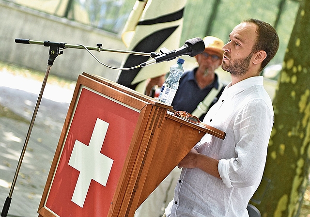 Festredner Nicholas Hänny rief dazu auf, die Vorzüge der Schweiz nicht als selbstverständlich zu betrachten und Verantwortung für die Zukunft des Landes zu übernehmen. Bilder: RAN