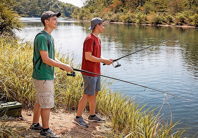 Während die aktuellen PFAS-Untersuchungen des Kantons für Aare (im Bild) und Suhre keine Grenzwert-Überschreitungen zeigen, gelten für einzelne Fischarten aus anderen Gewässern Verzehrempfehlungen. Bild: ZVG
