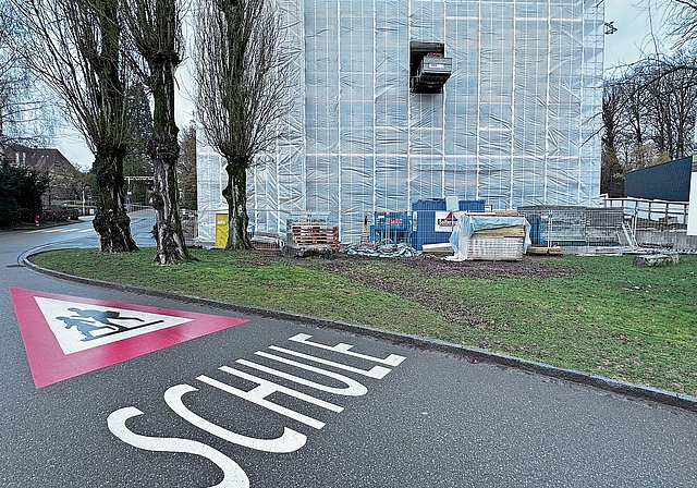 Das Oberstufenschulhaus Farbweg wird frühestens im Spätherbst 2026 bezugsbereit sein.Bild: RAN