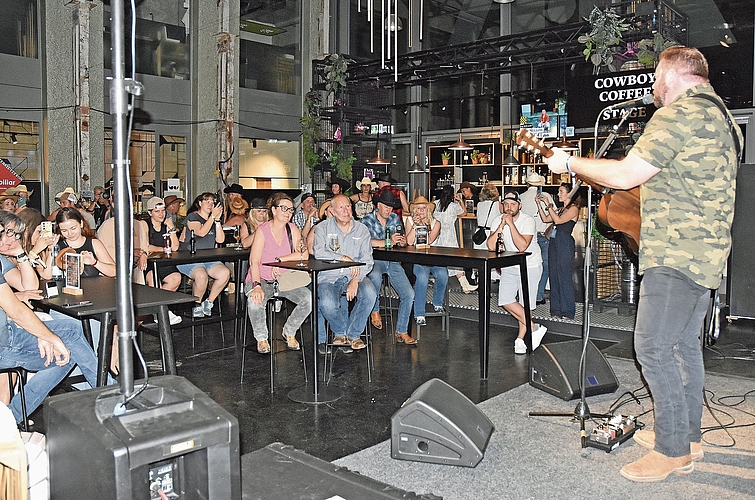 Matt Rogers – Country-Star aus Nashville, Tennessee – überzeugte mit seinen Songs.Bild: awe Matt Rogers – Country-Star aus Nashville, Tennessee – überzeugte mit seinen Songs.Bild: awe
