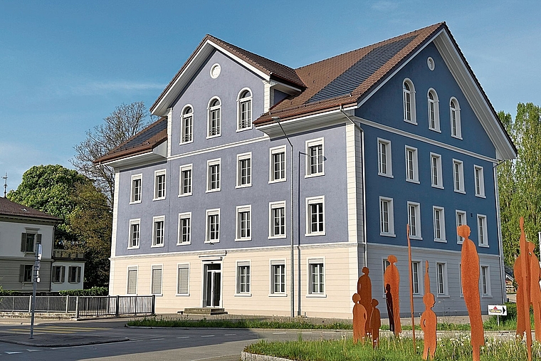 Im Gemeindehaus Kölliken sind die Verantwortlichen froh, dass das Defizit 2025 nicht so hoch ist, wie budgetiert.Bild: RAN