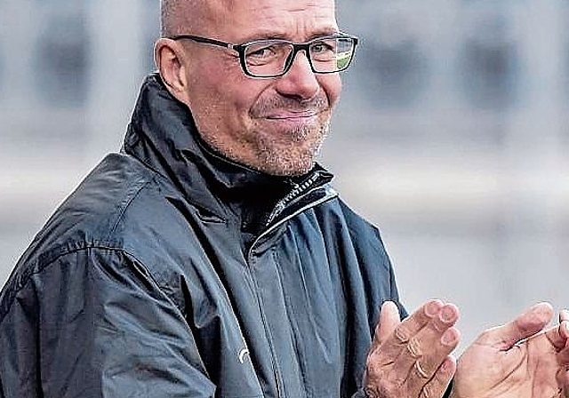 Jürgen Seeberger trainiert mit den Red Boots Aarau erstmals ein Frauenteam in der höchsten Schweizer Liga. Bild: ZVG