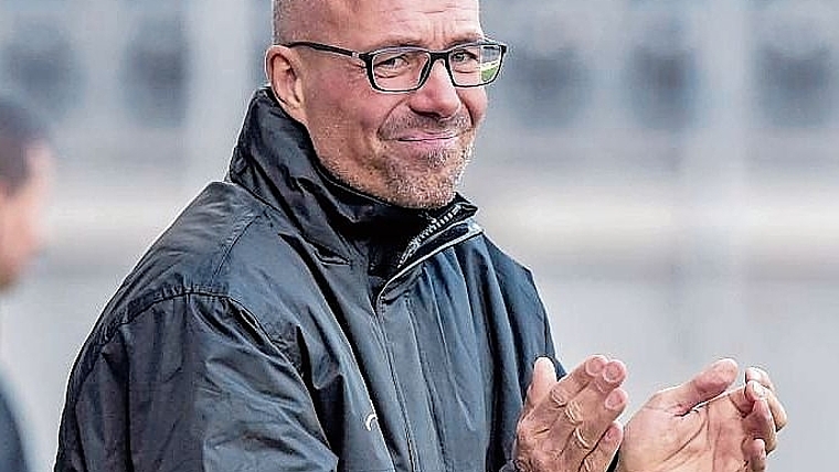 Jürgen Seeberger trainiert mit den Red Boots Aarau erstmals ein Frauenteam in der höchsten Schweizer Liga. Bild: ZVG