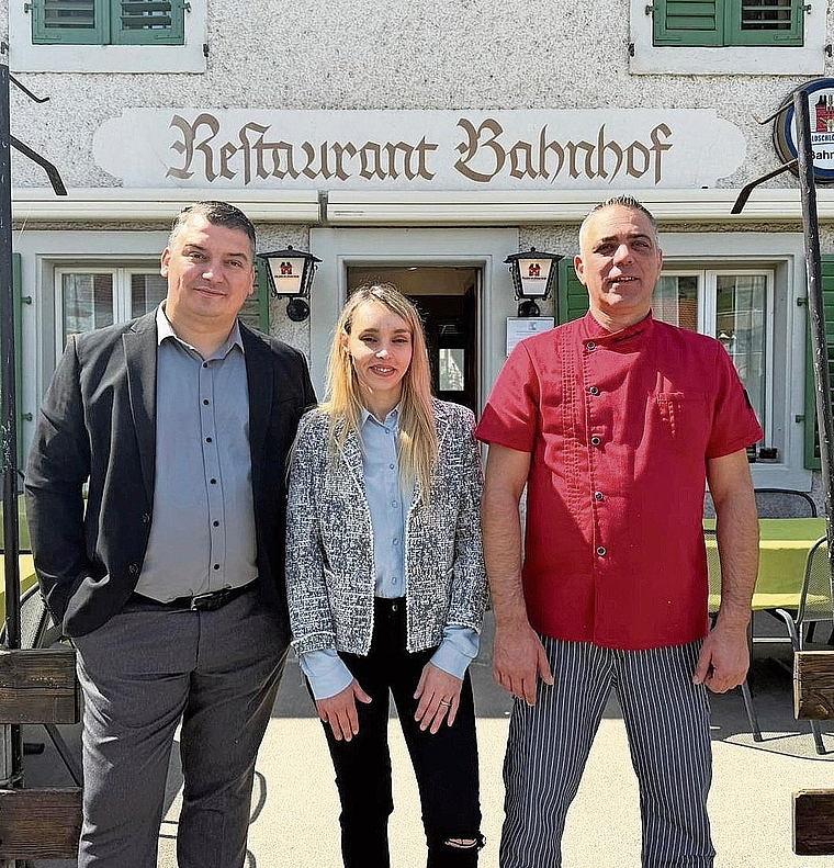 Das neue Team (von links): Alkest und Kristina Nikolli mit Giovanni Cutri.Bild: kf