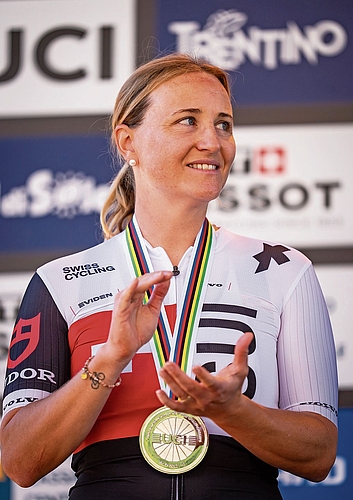 Als E-Mountainbikerin noch immer top: Stirnemann gewann an der WM von Ende August in Italien die Silbermedaille.Bild: Maxime Schmid Als E-Mountainbikerin noch immer top: Stirnemann gewann an der WM von Ende August in Italien die Silbermedaille.Bild: Maxime Schmid