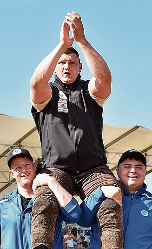 Nick Alpiger gewann zum dritten Mal das Aargauer Kantonalschwingfest. Nick Alpiger gewann zum dritten Mal das Aargauer Kantonalschwingfest.