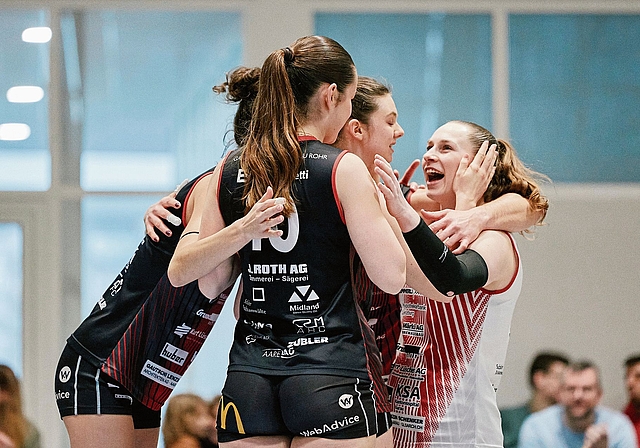 Furioser Auftritt ohne Nervosität: Die NLB-Frauen des BTV Aarau Volleyball gewinnen gegen ein NLA-Team und stehen sensationell im Schweizer Cupfinal.Bild: Valentin Hehli