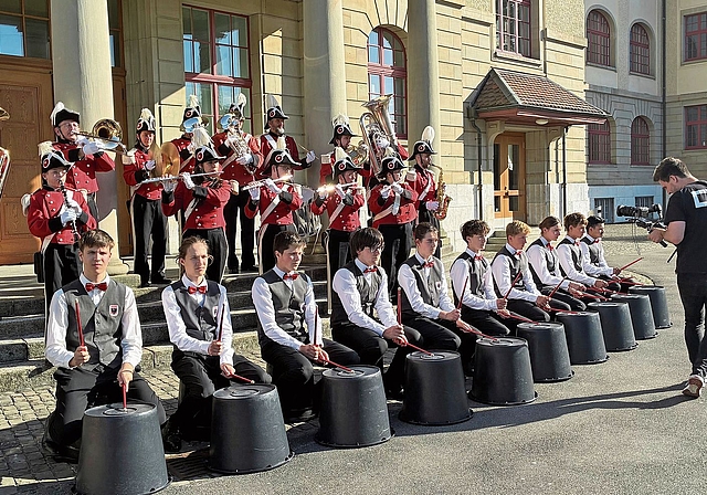 Dreharbeiten beim Zelglischulhaus für das Projekt «Viva la Vida».Bilder: Sarah Moll