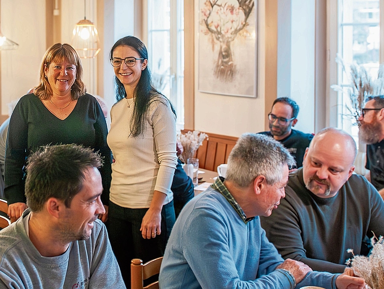 Monika Hochuli (links), Präsidentin des Gewerbevereins Kölliken-Uerkental, und Sultan Bal, neue Geschäftsführerin des Restaurants Sonne, freuen sich über den gelungenen ersten Handwerker-Treff in Kölliken.Bild: RST